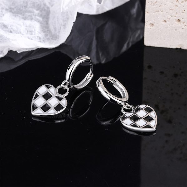 Black & White Checkerboard Heart Drop Earrings Online Hot Sale