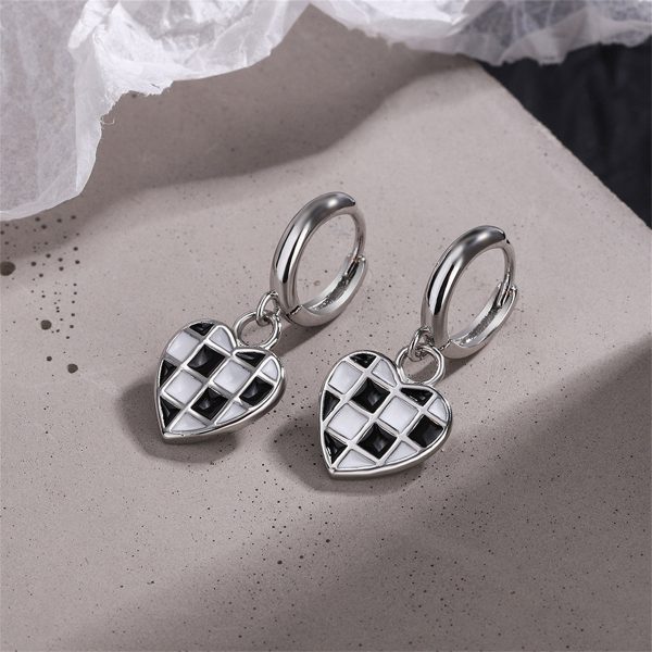 Black & White Checkerboard Heart Drop Earrings Online Hot Sale