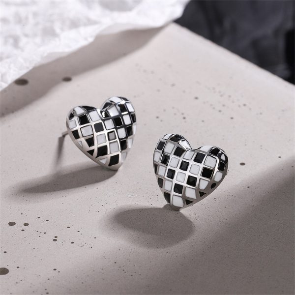 Black & White Checkerboard Heart Stud Earrings Supply