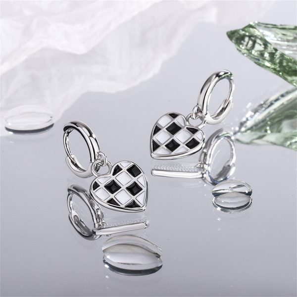 Black & White Checkerboard Heart Drop Earrings Online Hot Sale