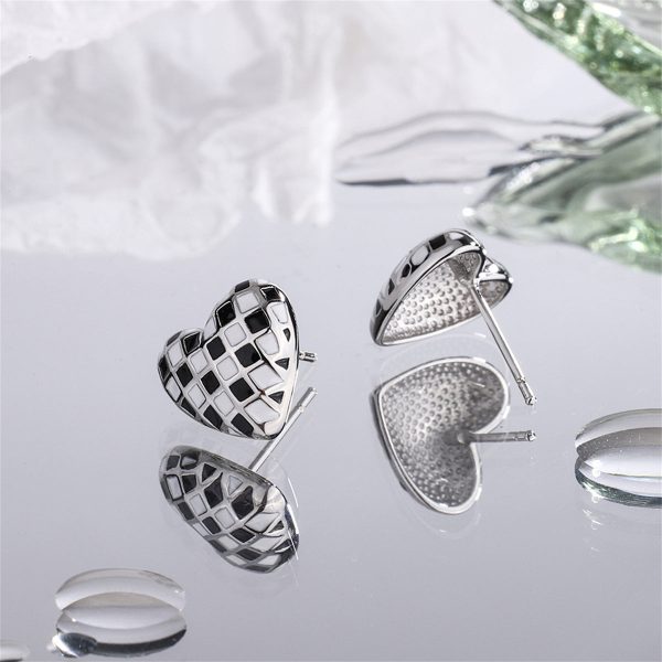 Black & White Checkerboard Heart Stud Earrings Supply