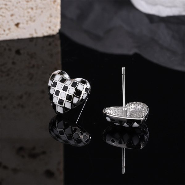 Black & White Checkerboard Heart Stud Earrings Supply